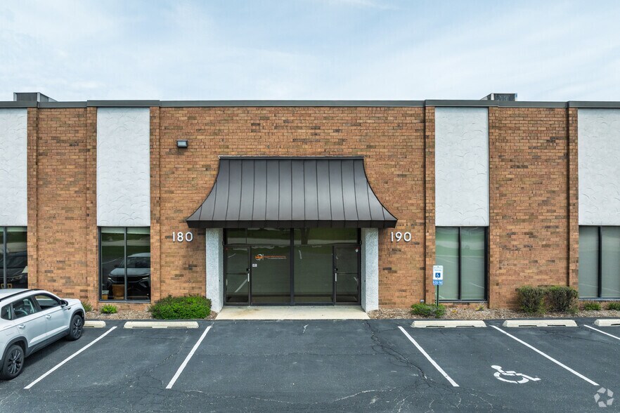 More Photos Of 180-230 Messner Dr, Wheeling Warehouse For Lease