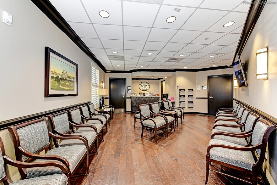 More Photos Of 435 Commercial Ct, Venice Medical For Lease