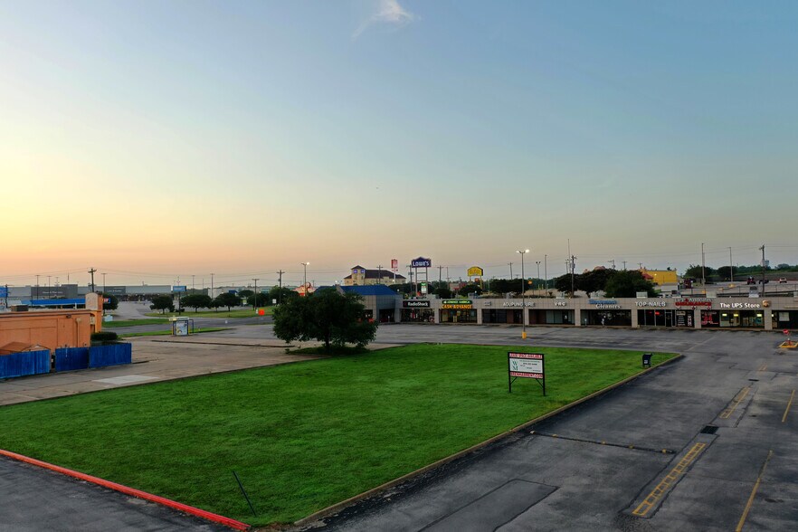 More Photos Of 2610-2668 S Highway 36, Brenham Unknown For Lease