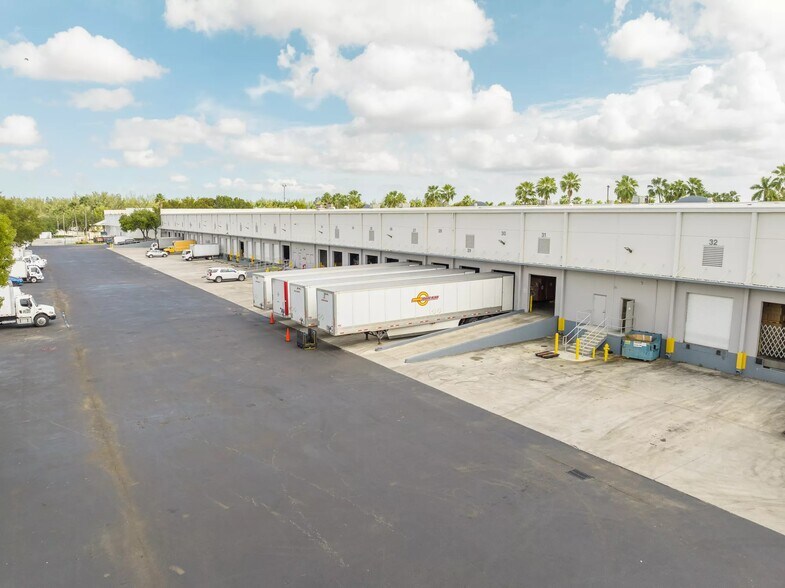 More Photos Of 10000 NW 17th St, Miami Warehouse For Lease