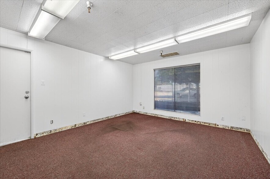 More Photos Of 1121 Annadale Ave, Sanger Refrigeration Cold Storage For Lease