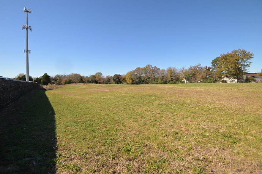 More Photos Of 101 N Yates St, Gastonia Warehouse For Lease