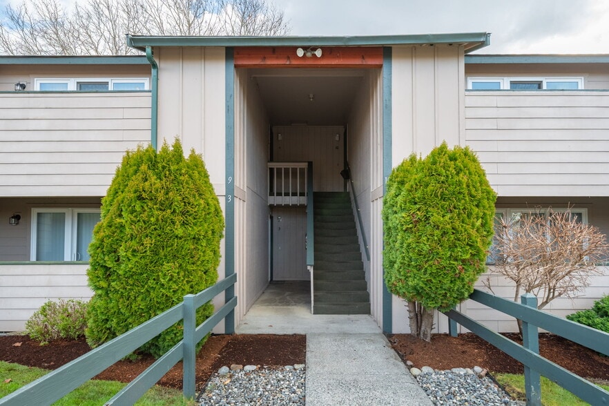 More Photos Of 1717 Texas St, Bellingham Apartments For Sale