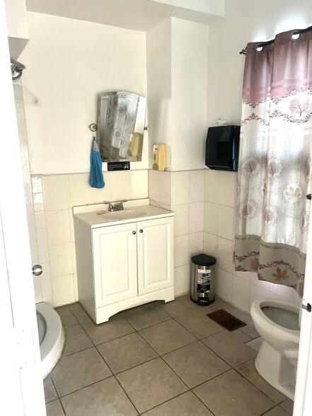 More Photos Of 451-453 N 12th St, Philadelphia Apartments For Sale