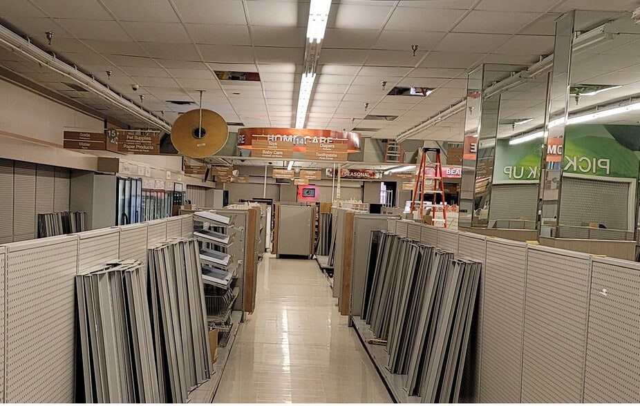 More Photos Of 452 Main St, Buffalo Drugstore For Lease