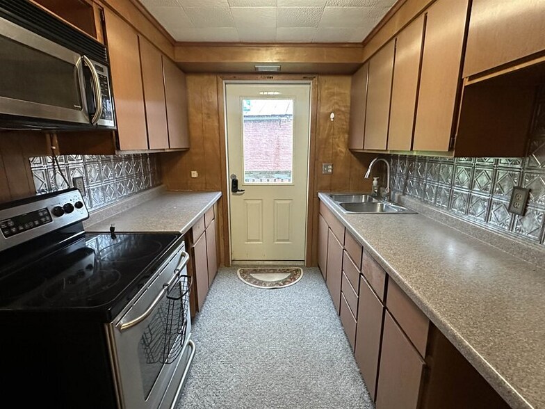 More Photos Of 102 Water St, Waupaca Office Residential For Sale