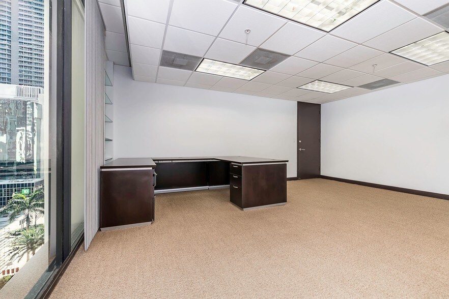 More Photos Of 1110 Brickell Ave, Miami Office For Sale