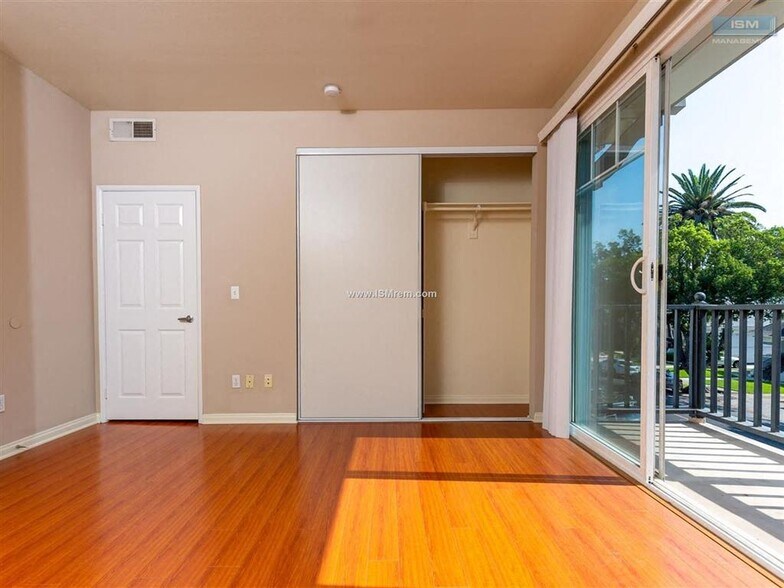 More Photos Of 1239 W 30th St, Los Angeles Apartments For Sale