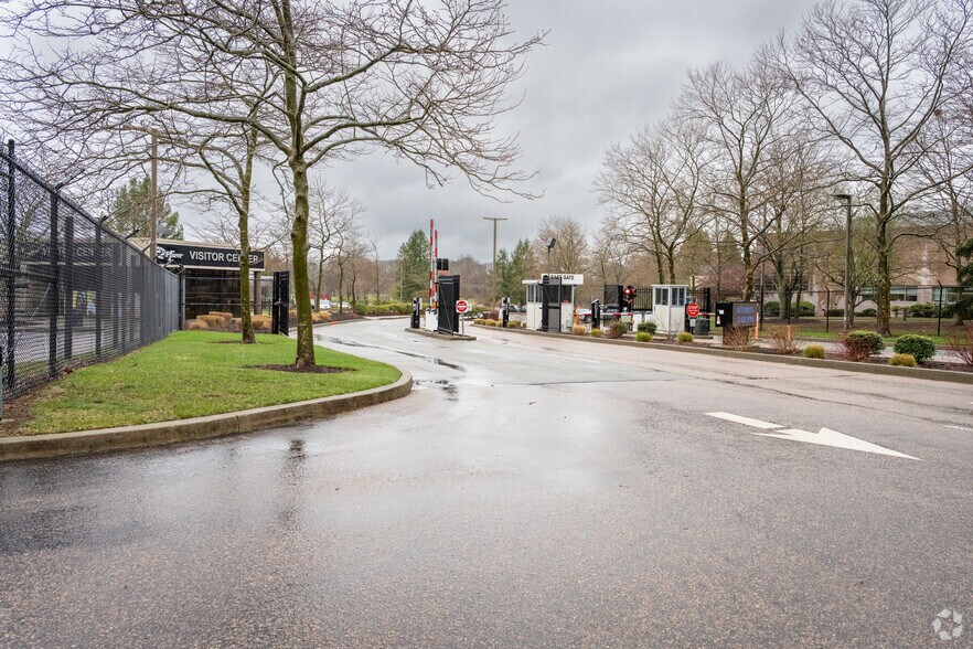 More Photos Of 280 Shennecossett Rd, Groton Office For Lease