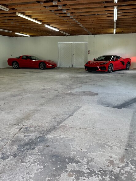 More Photos Of 878 Lake Mills Rd, Oviedo Warehouse For Lease