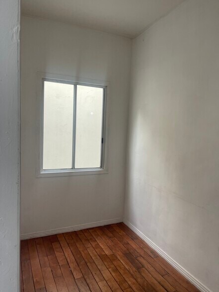 More Photos Of 7473 Melrose Ave, West Hollywood Storefront Retail Office For Lease