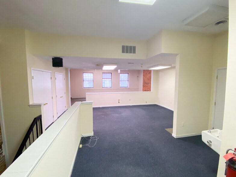 More Photos Of 214 E Lexington St, Baltimore Office For Sale