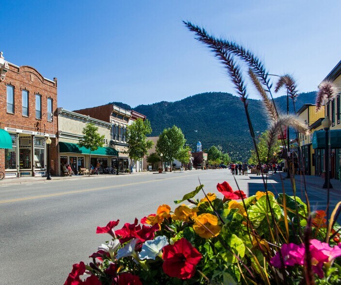 More Photos Of 902 S Main St, Buena Vista Storefront Retail Residential For Sale