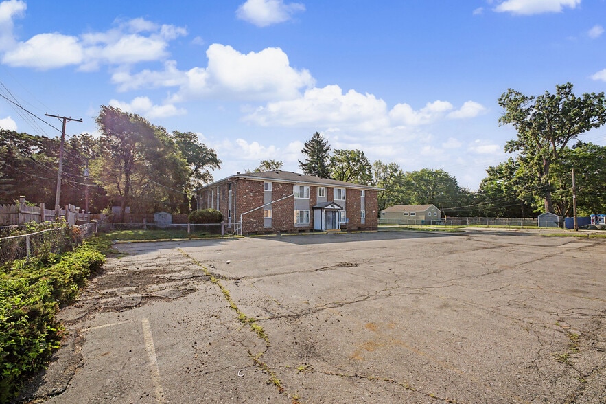 More Photos Of 1870 Saint Johns Blvd, Lincoln Park Apartments For Sale