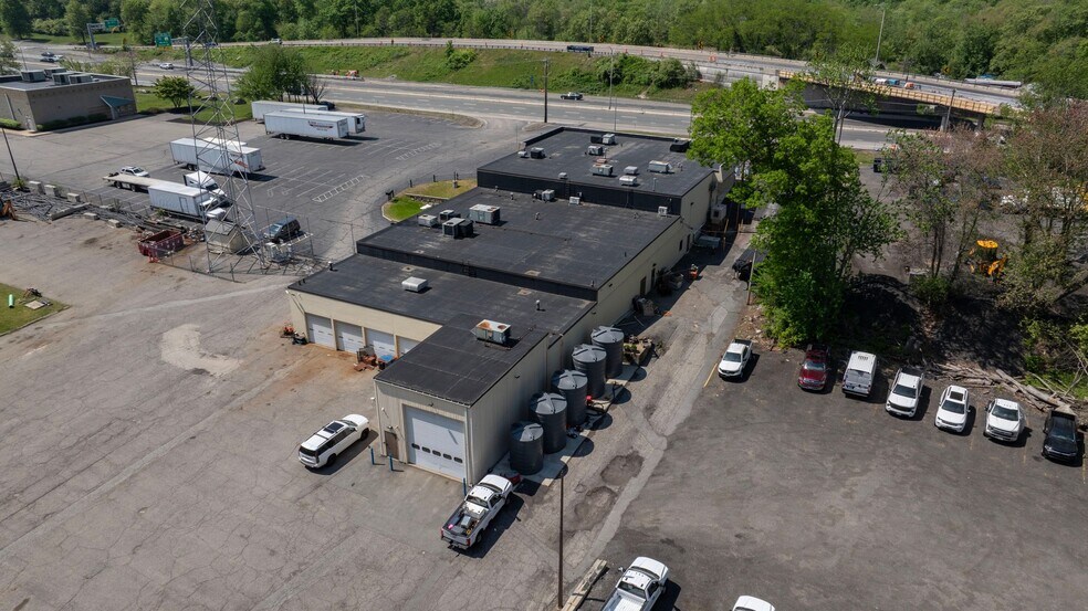 More Photos Of 1320 Eddie Dowling Hwy, Lincoln Showroom For Sale