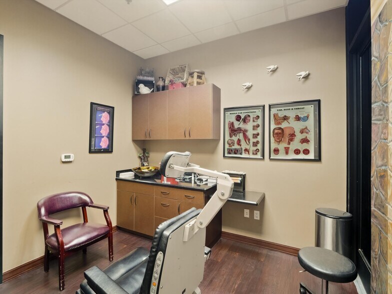 More Photos Of 16841 N 31st Ave, Phoenix Medical For Sale
