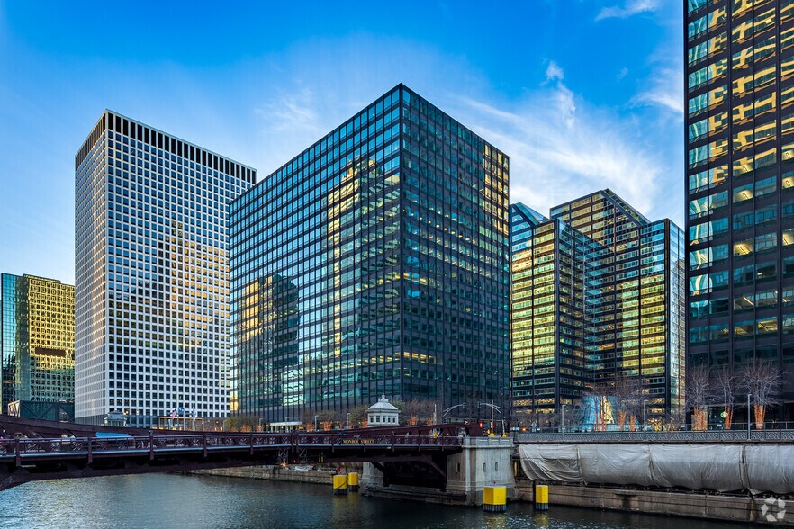 Primary Photo Of 120 S Riverside Plz, Chicago Office For Lease