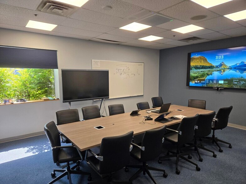 More Photos Of 275 Billerica Rd, Chelmsford Research And Development For Lease