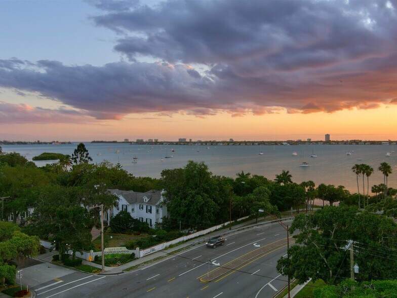More Photos Of 777 S Palm Ave, Sarasota Office For Sale