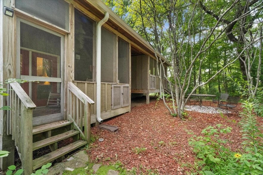 More Photos Of 9420 Hwy 52, Chatsworth Hospitality For Sale