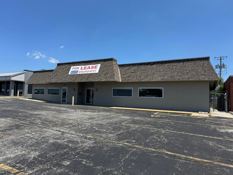 More Photos Of 12911 Us-71 Hwy, Grandview Freestanding For Lease
