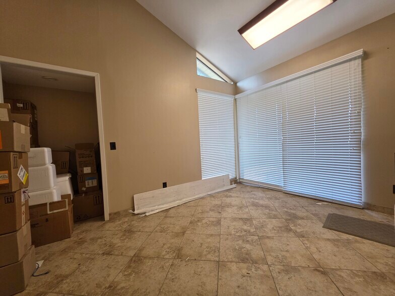More Photos Of 14343 Torrey Chase Blvd, Houston Office For Sale