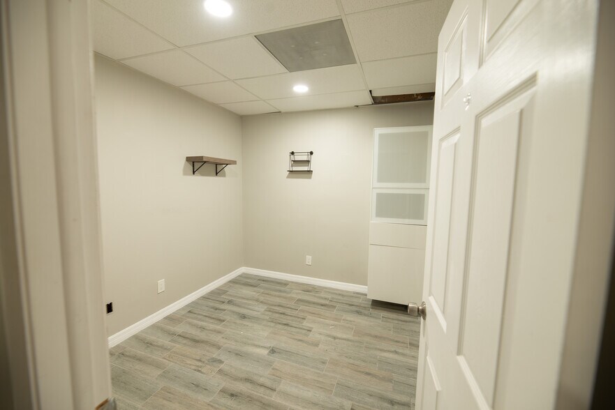 More Photos Of 5010 N Nebraska Ave, Tampa Light Distribution For Lease