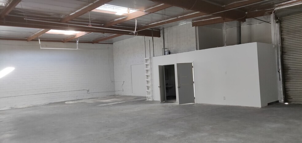 More Photos Of 1311 W 130th St, Gardena Warehouse For Lease