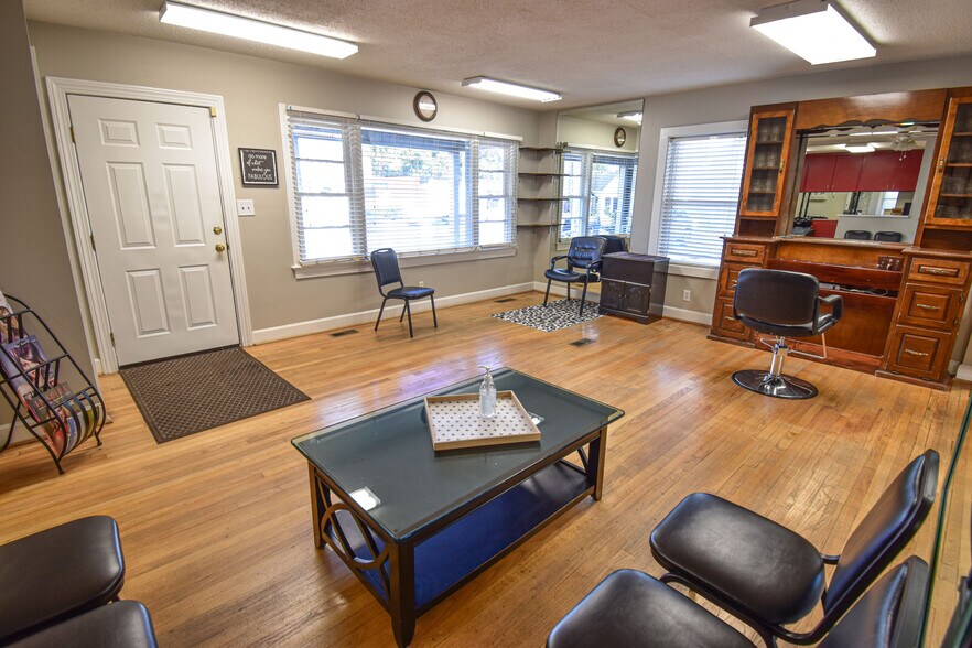 More Photos Of 2105 Lurleen B Wallace Blvd, Northport General Retail For Sale