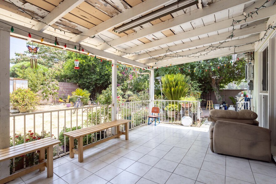 More Photos Of 6402 Graves Ave, Van Nuys Apartments For Sale