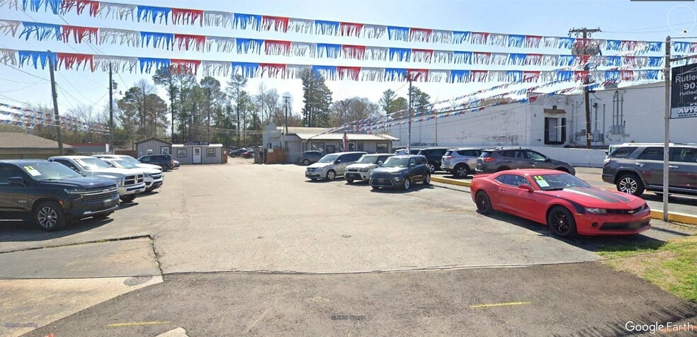 Primary Photo Of 412 E Spring St, Palestine Auto Dealership For Sale