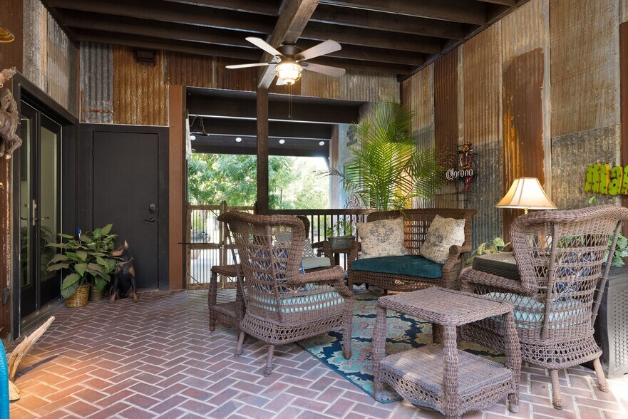 More Photos Of 504 Tivy St, Kerrville Flex For Sale