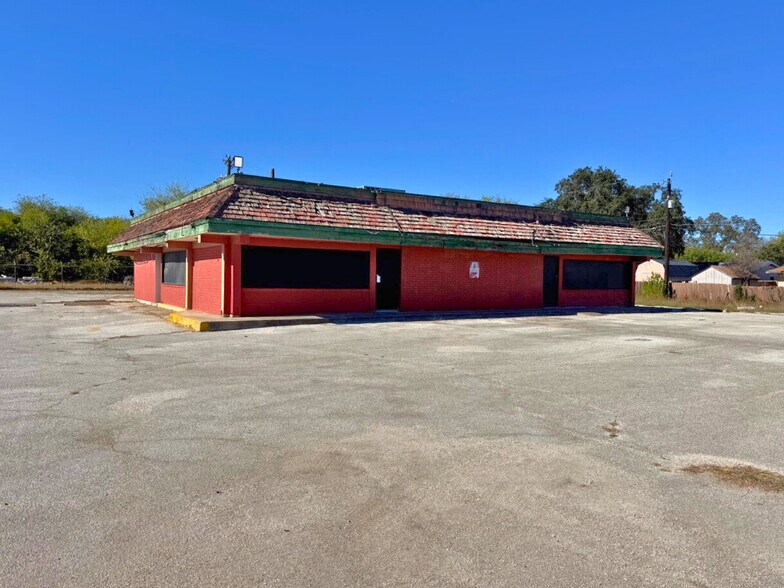 More Photos Of 2415 Jamar St, San Antonio General Retail For Sale