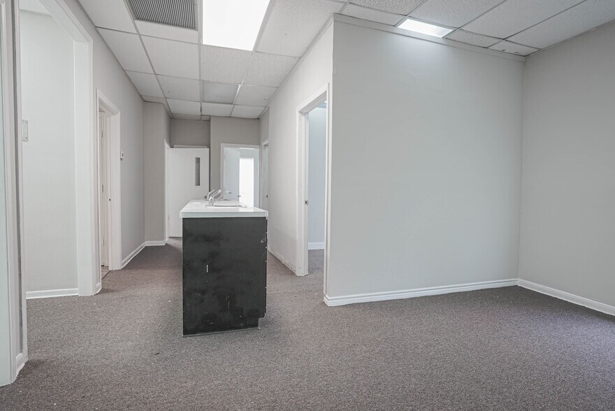 More Photos Of 14721 Pebble Bend Dr, Houston Medical For Lease