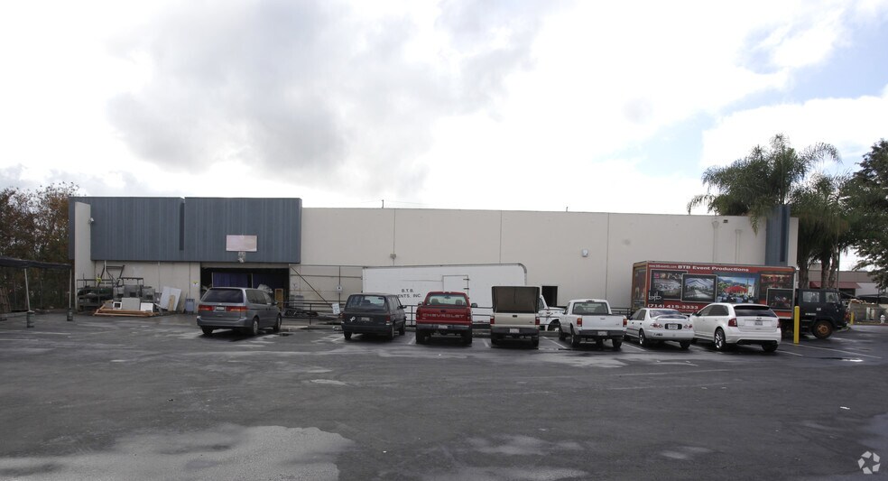 More Photos Of 10950 Virginia Cir, Fountain Valley Warehouse For Lease