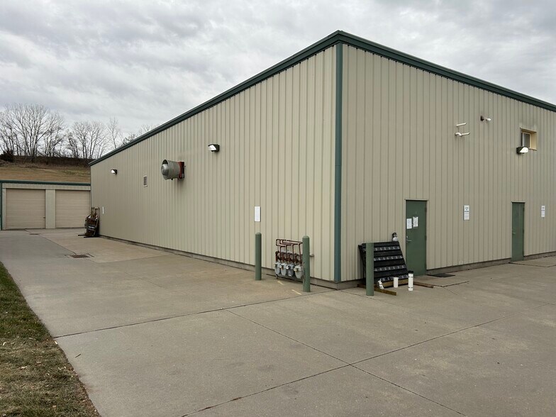 More Photos Of 8706 S 9th St, Bellevue Self Storage For Lease