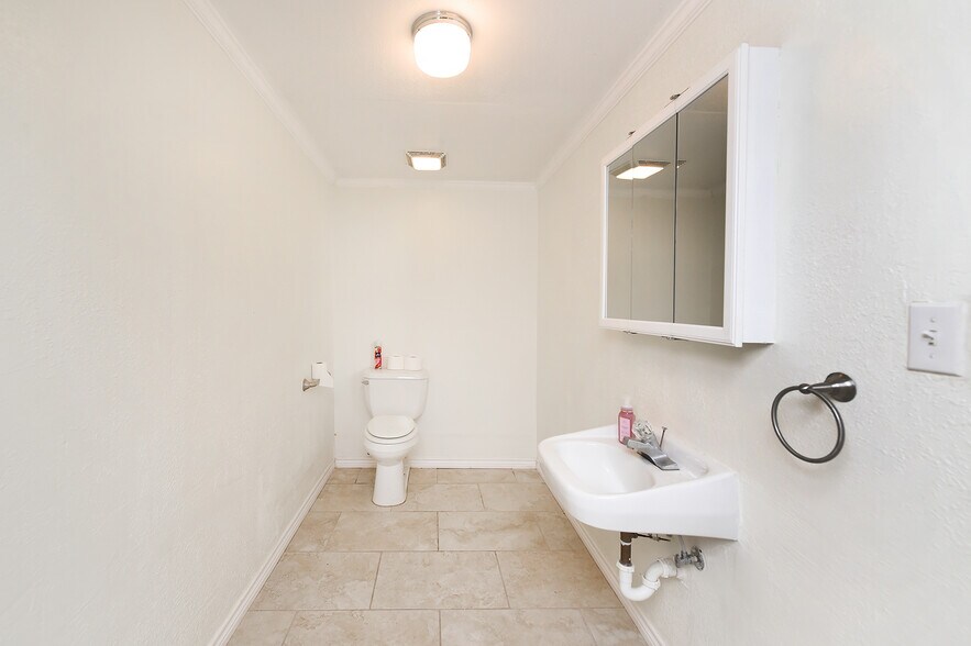 More Photos Of 2736 Dallas Ave, Ingleside Unknown For Lease