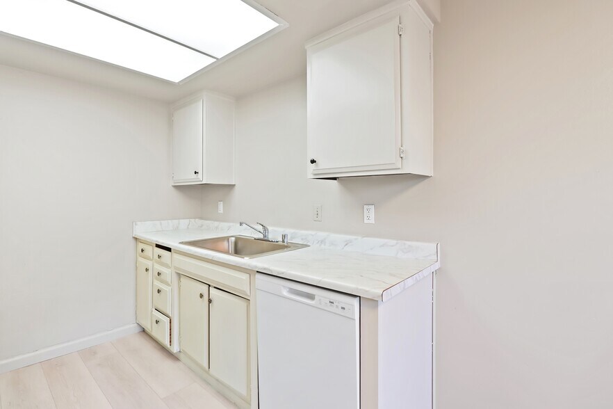 More Photos Of 2316 Villanova Cir, Sacramento Apartments For Sale