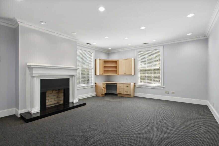 More Photos Of 1719 Abercorn St, Savannah Office Residential For Sale
