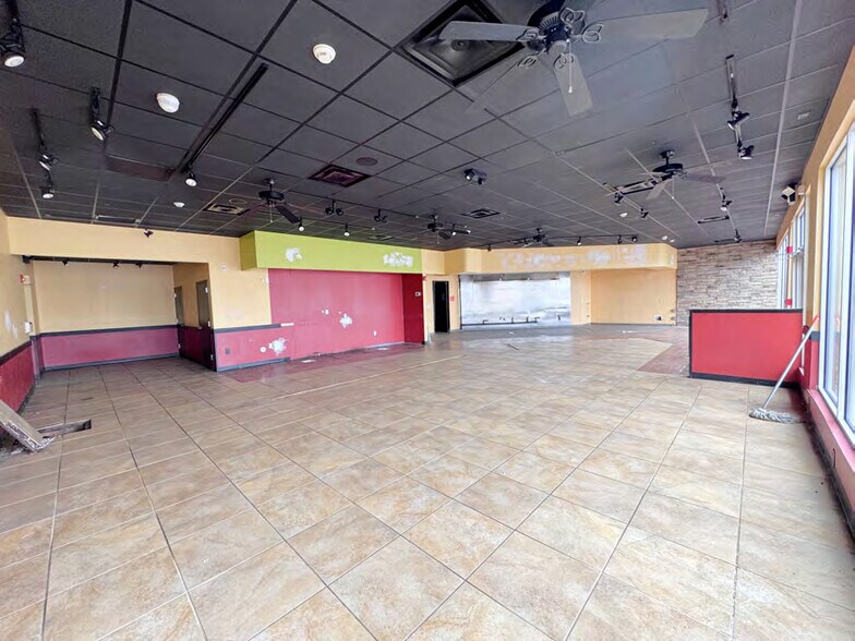 More Photos Of 165 US Highway 46 W, Saddle Brook Freestanding For Lease
