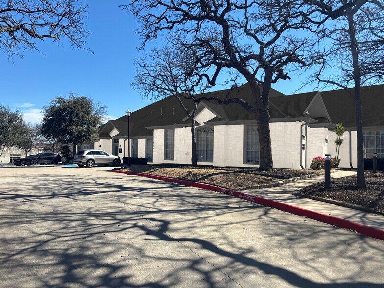 More Photos Of 1100 E Southlake Blvd, Southlake Medical For Lease