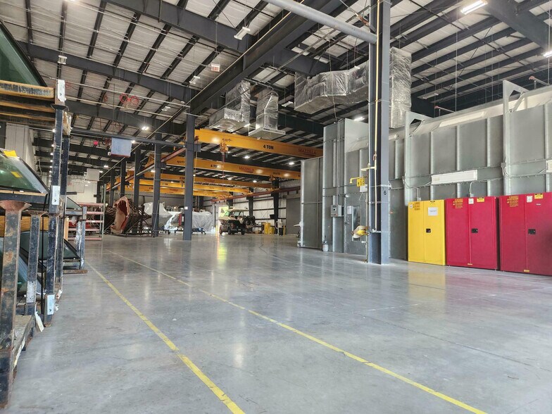 More Photos Of 8161 15th St E, Sarasota Manufacturing For Lease