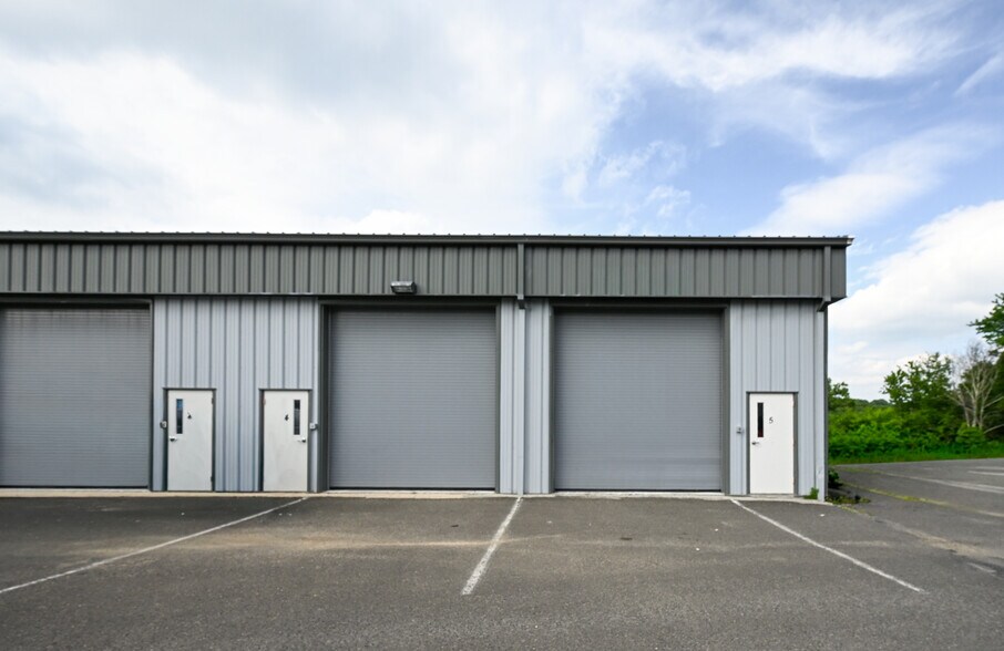 More Photos Of 7 Dunham Dr, New Fairfield Light Manufacturing For Lease