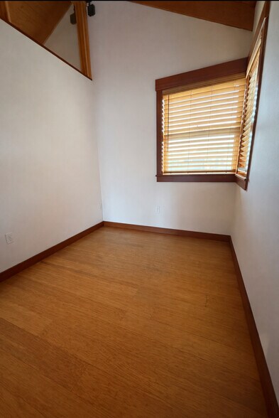 More Photos Of 139 W 2nd Ave, Cannon Beach Office For Lease