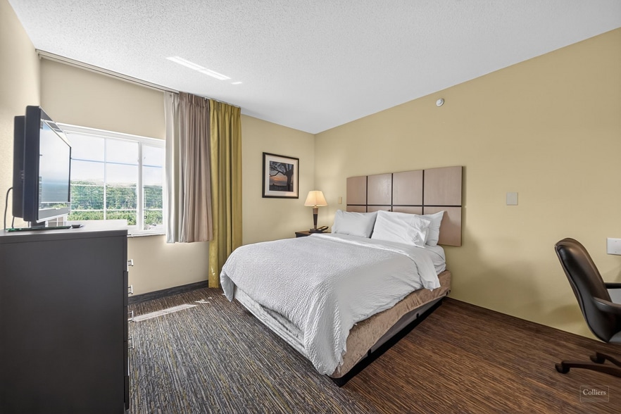 More Photos Of 1055 Waterford Commons Rd, Greenville Hotel For Sale
