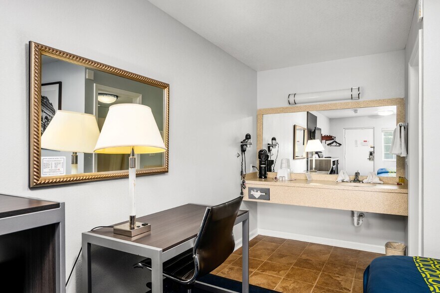 More Photos Of 4029 Marlane Dr, Grove City Hotel For Sale