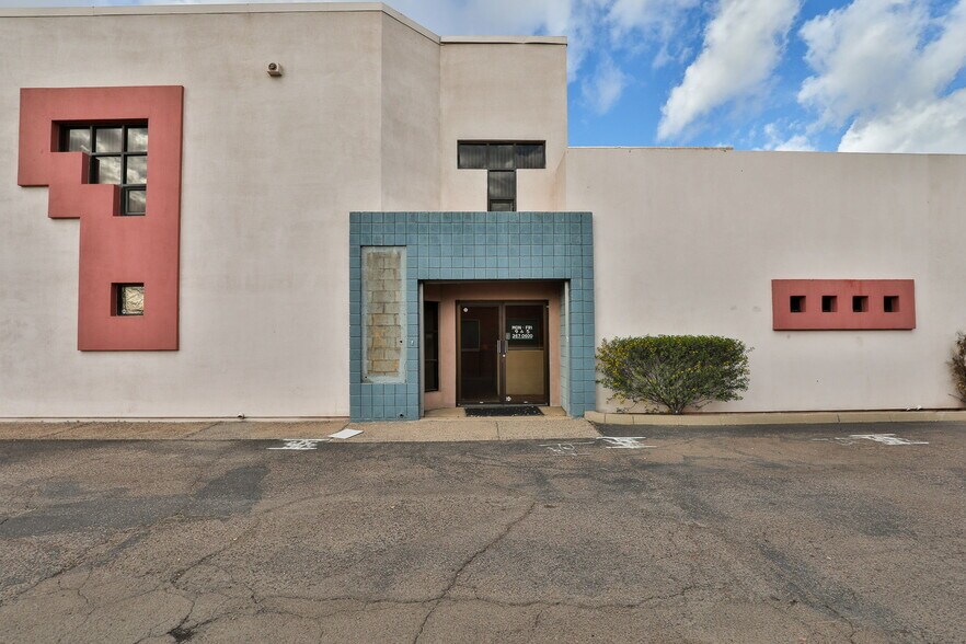 More Photos Of 2641 E McDowell Rd, Phoenix Loft Creative Space For Lease