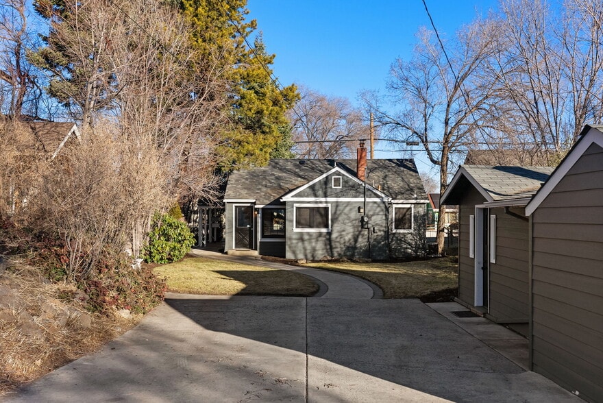 More Photos Of 15 NW Franklin Ave, Bend Office For Sale