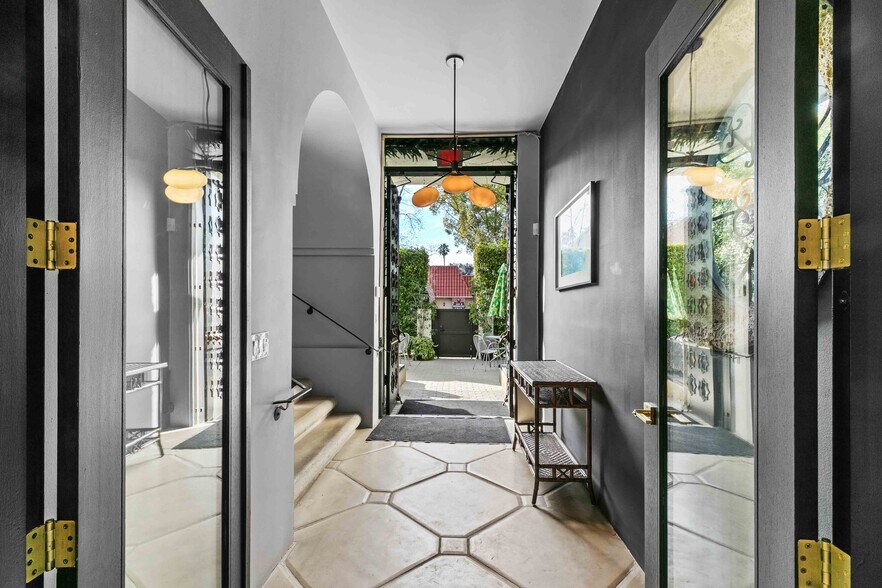 More Photos Of 210 S Kenwood St, Glendale Loft Creative Space For Lease