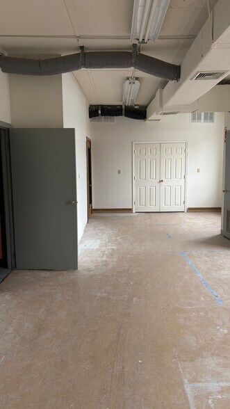 More Photos Of 400 Lincoln Ave, Hatboro Light Distribution For Lease